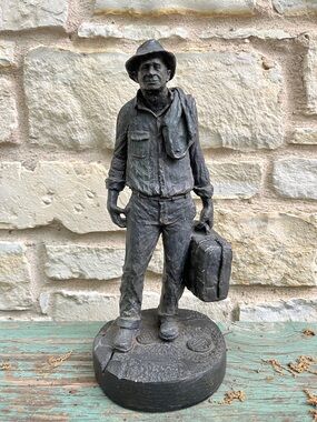 1970 MICHAEL GARMAN STREET LIFE TRAVELER RESIN STATUE FIGURINE